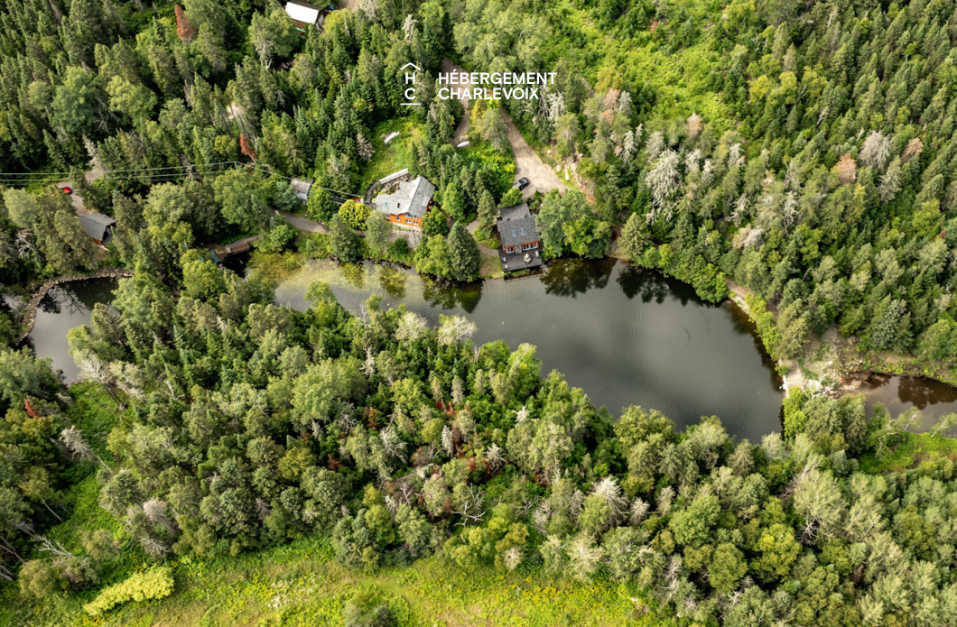 NIF-256 - Cottage on the edge of a lake with trail, waterfall and pond